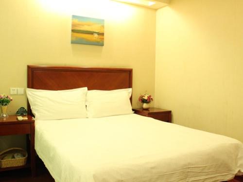 Wuxi Hotel | GreenTree Inn JiangSu Wuxi Jiangyin Huashi Avenue Huaxi Village Business Hotel