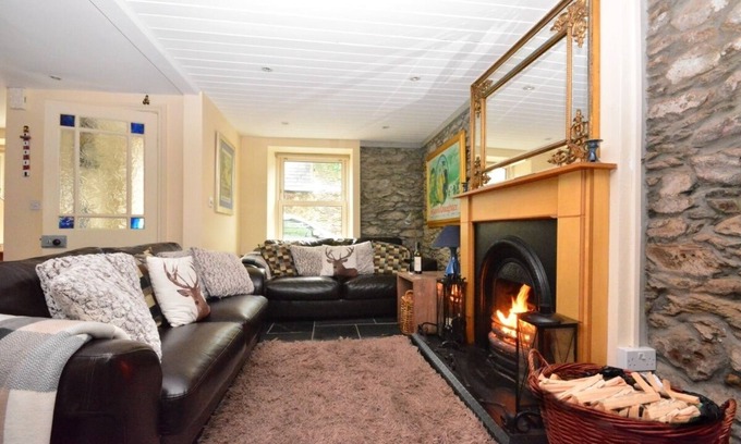Dingle House | Grey Lane Snug 3 bedroom house VRBO