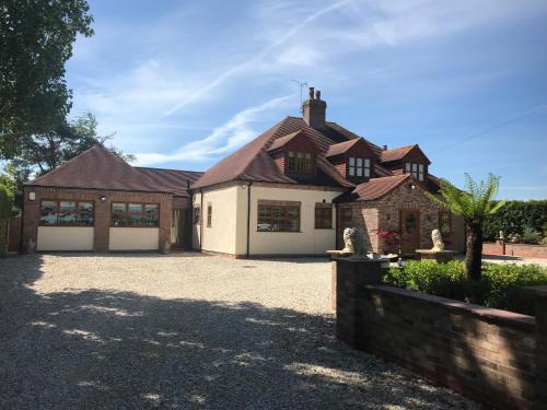 East Drayton Apartment | Grey Oak