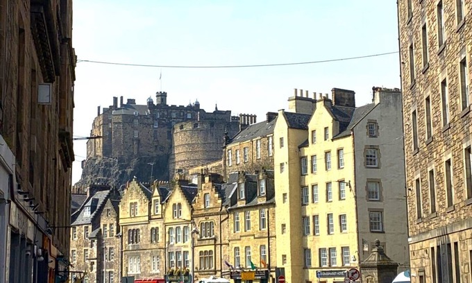 Old Town Apartment | Greyfriars Studio -King-Ensuite City View