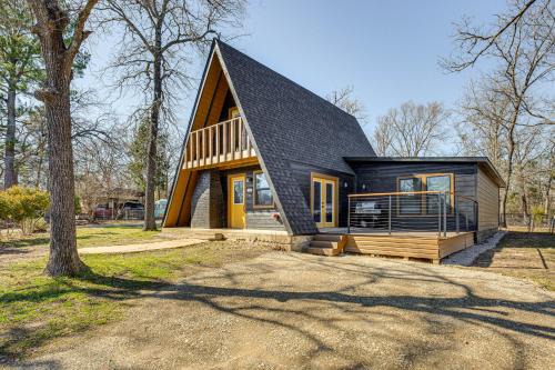 Log Cabin House | Grills and Fire Pit Cedar Creek Reservoir Cabin!
