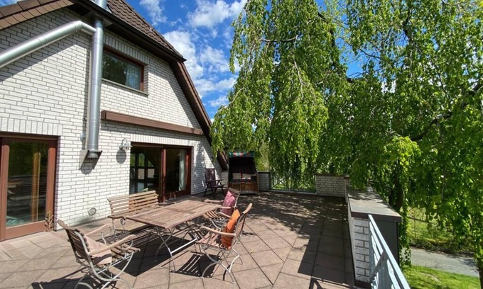 Schloss Holte-Stukenbrock Apartment | Große, Lichtdurchflutete Wohnung mit Dachterrasse und Sauna