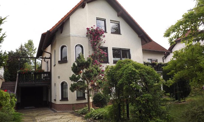 Bußleben Apartment | Große Ferienwohnung am grünen Stadtrand