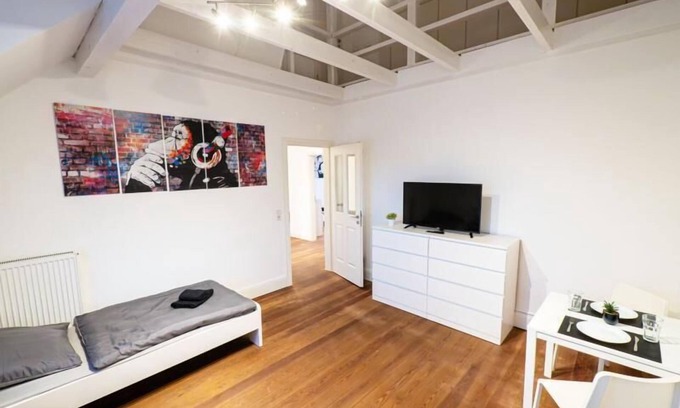Ahrensburg Apartment | Große Monteurwohnung in Villa – 4 Zimmer, WLAN, TV, Küche – Ahrensburg Nähe Hamburg - OD06b