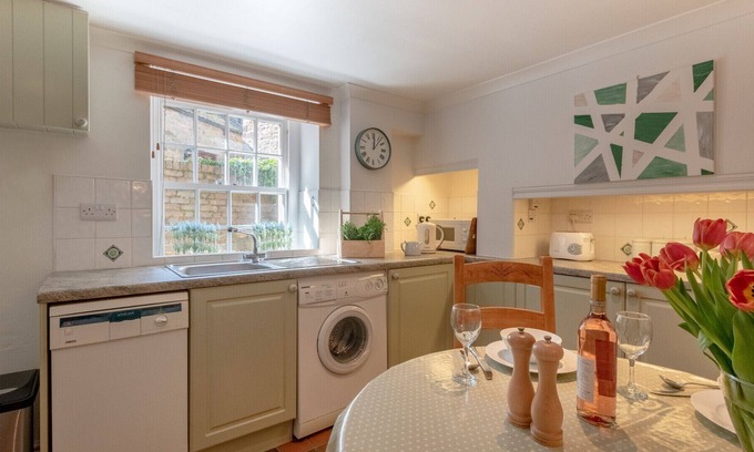 Longnor House | Grocers Cottage - One Bedroom House, Sleeps 2