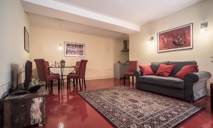 Dorsoduro Apartment | Ground floor 2 double bedroom apartment with 2 bathrooms.