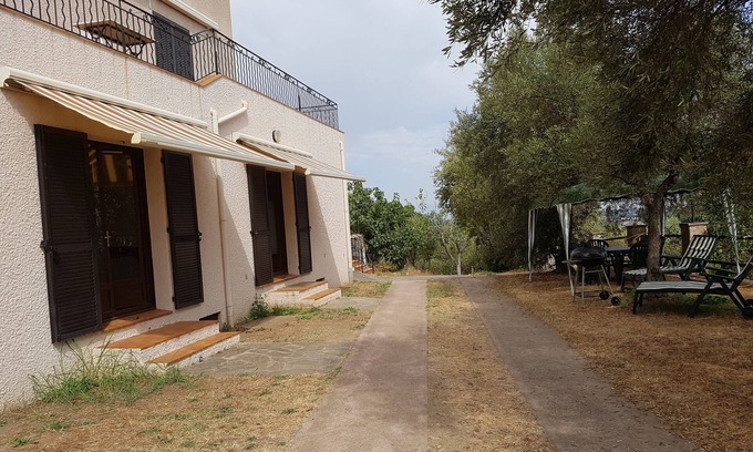 Taglio-Isolaccio Apartment | Ground floor apartment, sea view, large quiet property