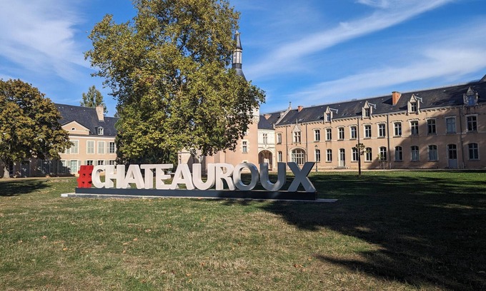 Chateauroux Apartment | Ground Floor Apartment in Historic Setting, Near Downtown Châteauroux
