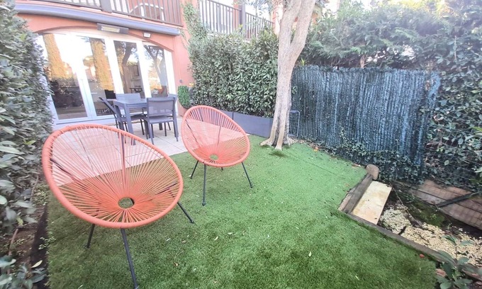 Gassin Apartment | Ground floor apartment for 4 people with beach and pool access in Gassin