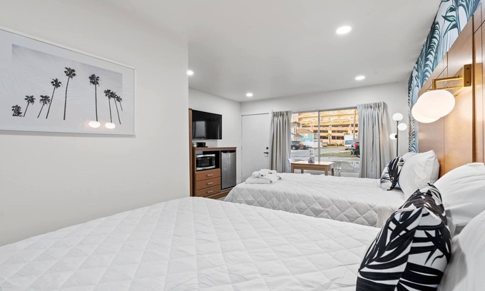 Ash Apartment | Ground Level Studio|2 Double Beds|Close 2 Beach