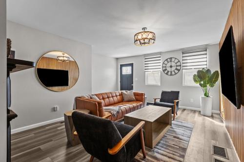 East Allegheny House | Group-Friendly 4 Bedroom 5 Bathroom Pets OK Close to Stadium