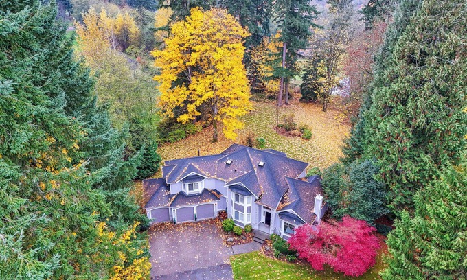Seattle Hill-Silver Firs Cottage | Group Getaway - Spacious Snohomish Home!