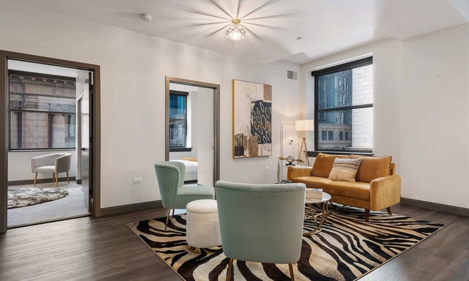 Downtown Chicago Apartment | Group Stay: 3 Modern 2BR Units, Great Amenities