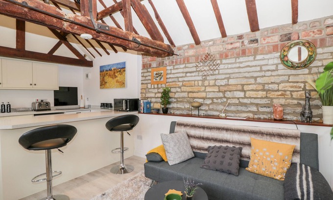 Deerhurst Cottage | GROVE COTTAGE, pet friendly, luxury holiday cottage in Tewkesbury