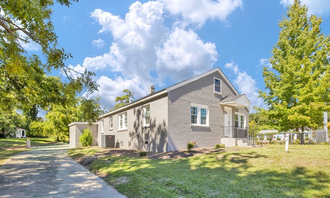 Terry Sanford House | Guest Apartment: 1 Bd 1 Ba with Washer & Dryer