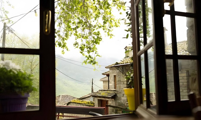 Pyrsogianni House | Guest House 'Armoloi Room 5' with Mountain View, Shared Terrace and Wi-Fi