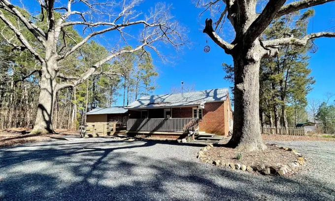 McCain House | Guest House at Jordan Lake