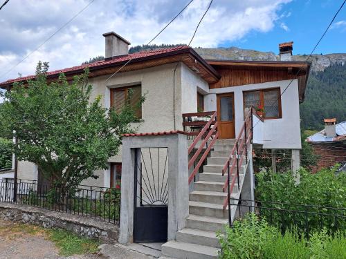 Trigrad House | Guest house Denitsa