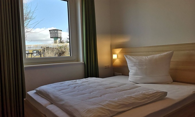 Pasewalk Apartment | Guest house double room 202 - Lokschuppen Pasewalk- Guest houses with double rooms, single rooms and