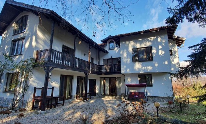 Dolna Banya Villa | Guest House Ela