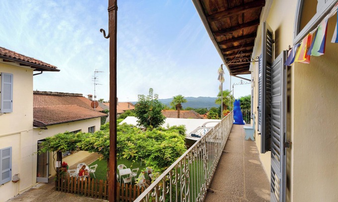 Ameno House | Guest House "Quadrifoglio" in Lago d'Orta with Balcony, Shared Garden & Wi-Fi