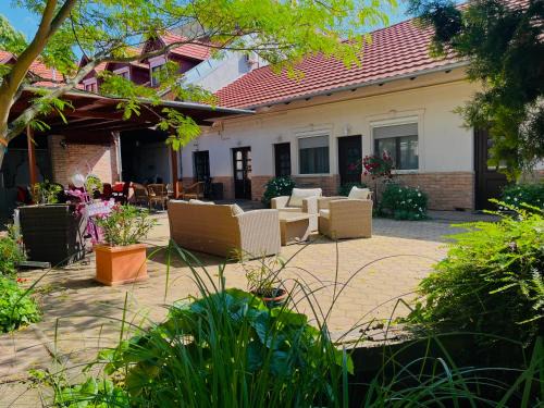 Gyula House | Guest House Romantika Panzio