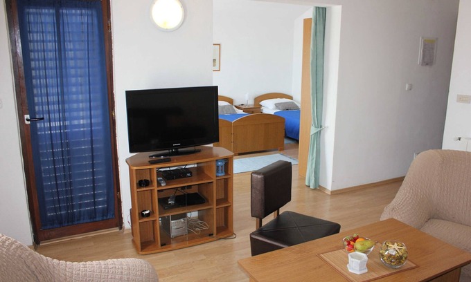 Ploce Apartment | Guest House San Antonio-Comfort One Bedroom Apartment with Balcony no.1