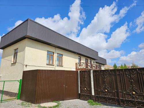 Naryn House | Guest House Tenir Too