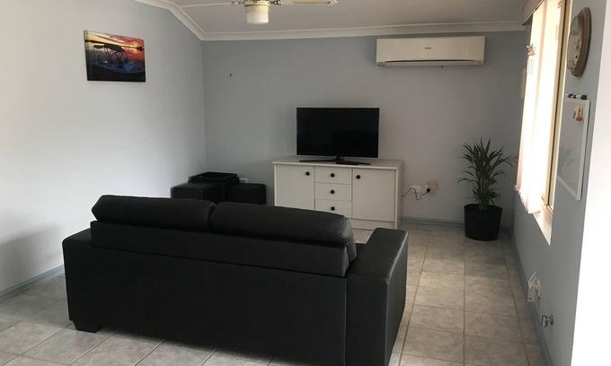 Safety Bay House | Guest room with dolphins