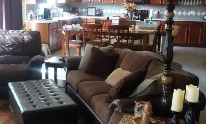 Stephens City House | Guest Room with King Bed for Rent