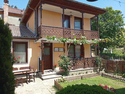 Koprivshtitsa House | Guest Rooms Dona