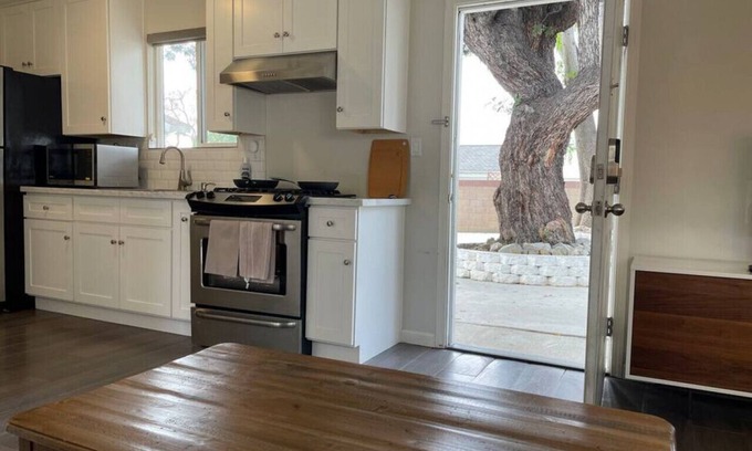 Glendora House | Guest Studio. Private Entrance. Safe Neighborhood.