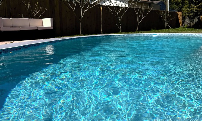 Seminole Apartment | Guest suite with pool