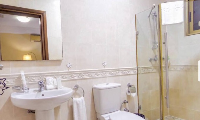 Accra House | Guesthouse in Greater Accra. Close to beach.