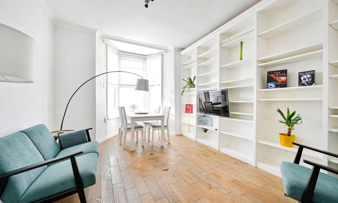 Brondesbury Apartment | GuestReady – Bright 2BR Near West Hampstead