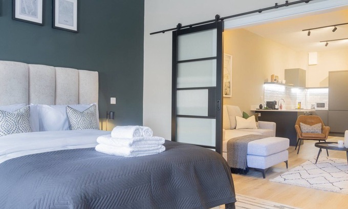 Blackrock Apartment | GuestReady - Luxurious living with sea views