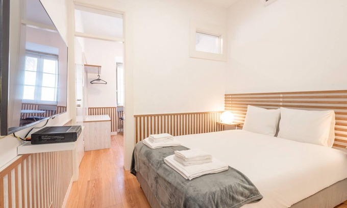 Restelo Apartment | GuestReady - Neoclassical building - Studio RCE