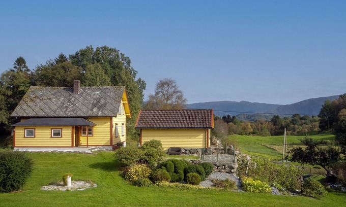 Tysnes House | Gulehuset by Interhome
