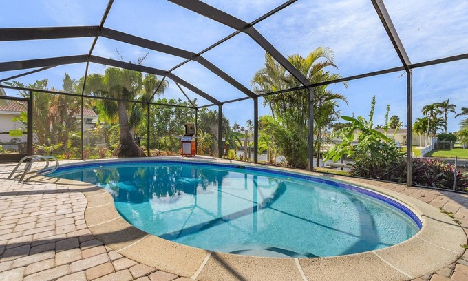 Eight Lakes House | Gulf Access, Heated Pool, Dock, Lanai – Sunset Coast Bungalow - Roelens