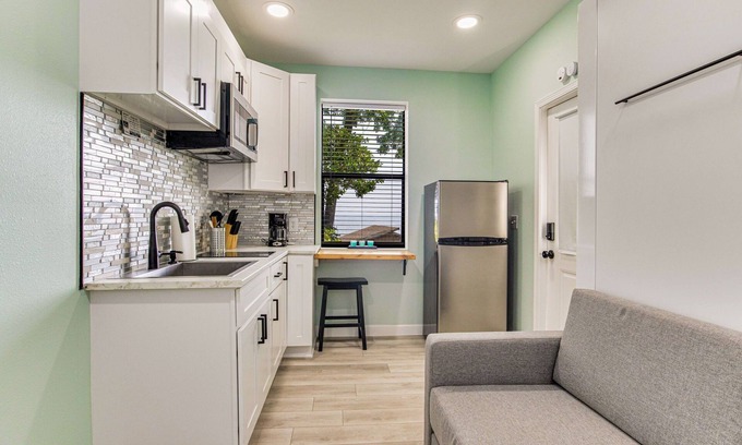 Gulf Breeze House | Gulf Breeze Studio Bayfront Hideaway Sleeps 2
