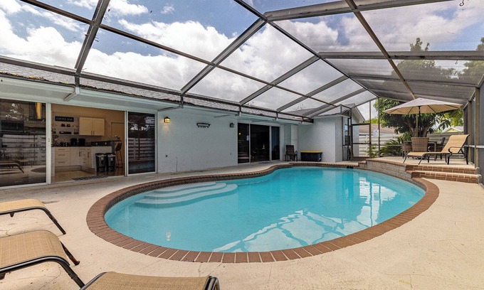 Bradenton House | Gulf Shores - Heated Pool Home near Anna Maria Island - Beaches