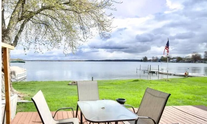 Shelbyville House | Gun Lake Serenity