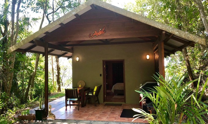 Rocky Point Cabin | Gunnadoo - Ocean View Hut with jacuzzi private rainforest setting