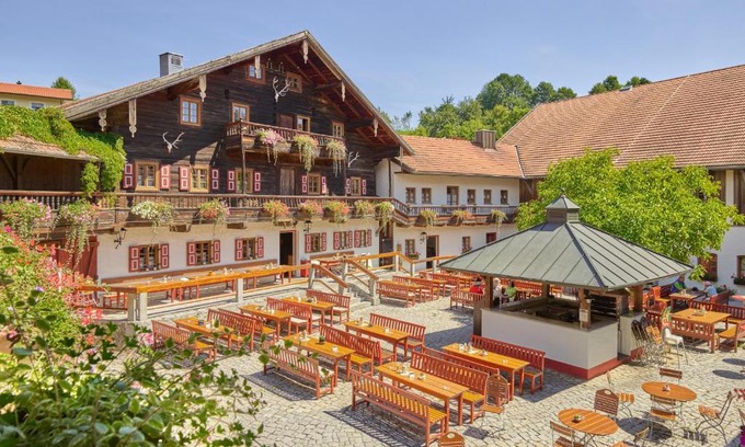 Haarbach Hotel | Gutshof Uttlau