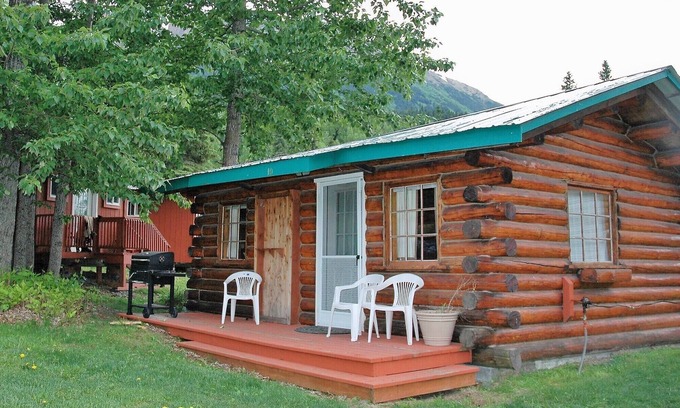 Cooper Landing Cabin | Gwin's Lodge Aspen Cabin #10