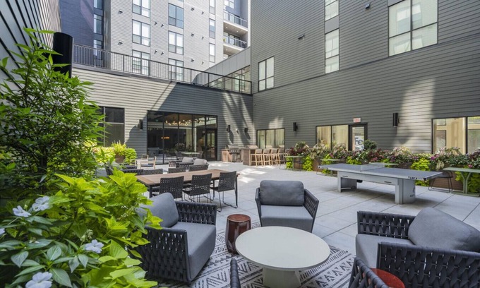East Liberty Apartment | GYM+HULU+PARKING Near Shopping|Universities|UPMC