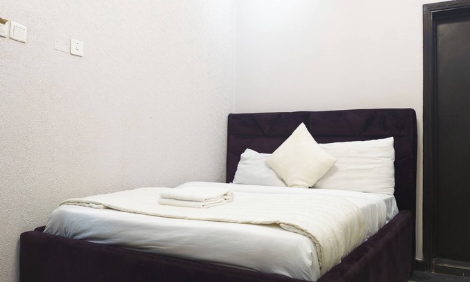 Somolu Hotel | Gypsum hotel in charming Lagos with AC
