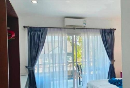 Lipa Noi Hotel | Hacia in box hotel