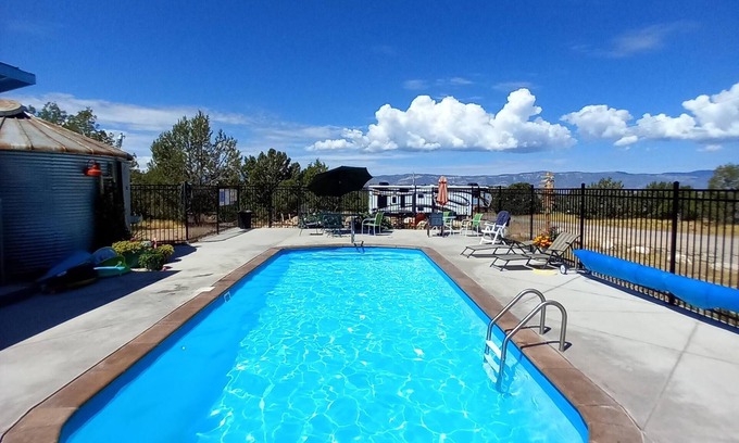 Spring City Apartment | Hacienda Roja - The Juniper #5 at Wind Walker Homestead, Sleeps 8