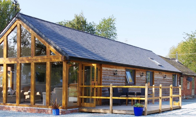 Crew Green Cottage | HAIMWOOD BYETAKE, pet friendly, with a garden in Llandrinio